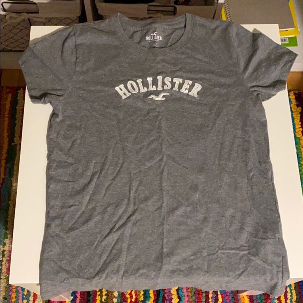 grey Hollister tee shirt